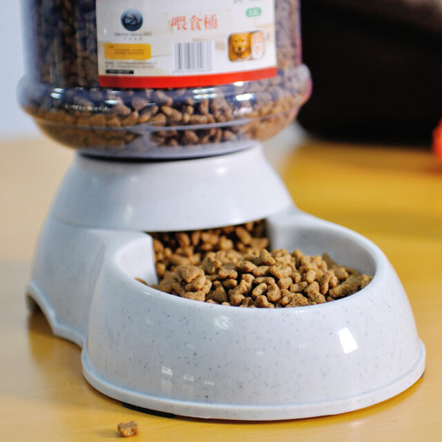 Automatic Plastic Feeder